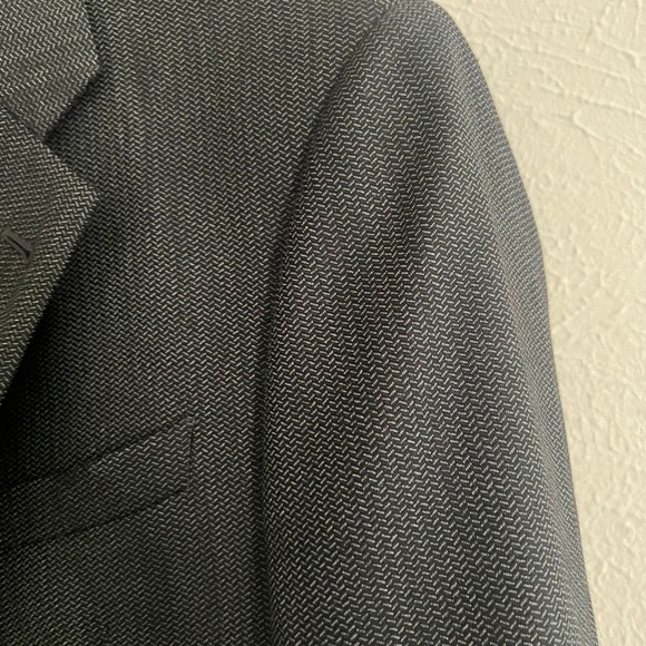 Armani Collezioni Herringbone Grey/Black Two Button Men’s Jacket - Picture 4 of 11